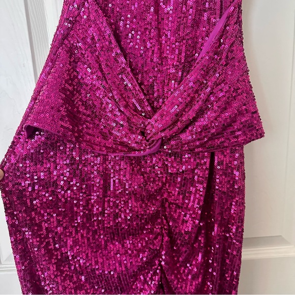 NWT Belle Badgley Mischka
Isabella Sequin Mock Neck Sleeveless Pencil Dress - Picture 7 of 9